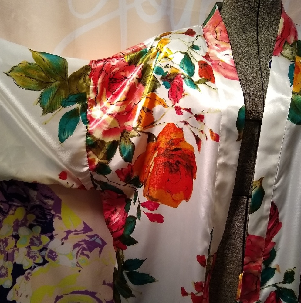Beautiful white satin rose floral kimono robe